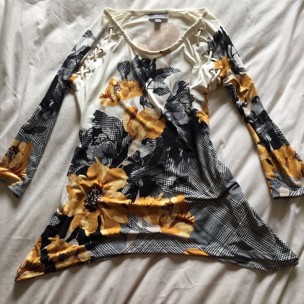 Petite Women’s yellow and black blouse